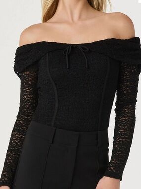 ASTR the Label Black Off-Shoulder Lace Top size small